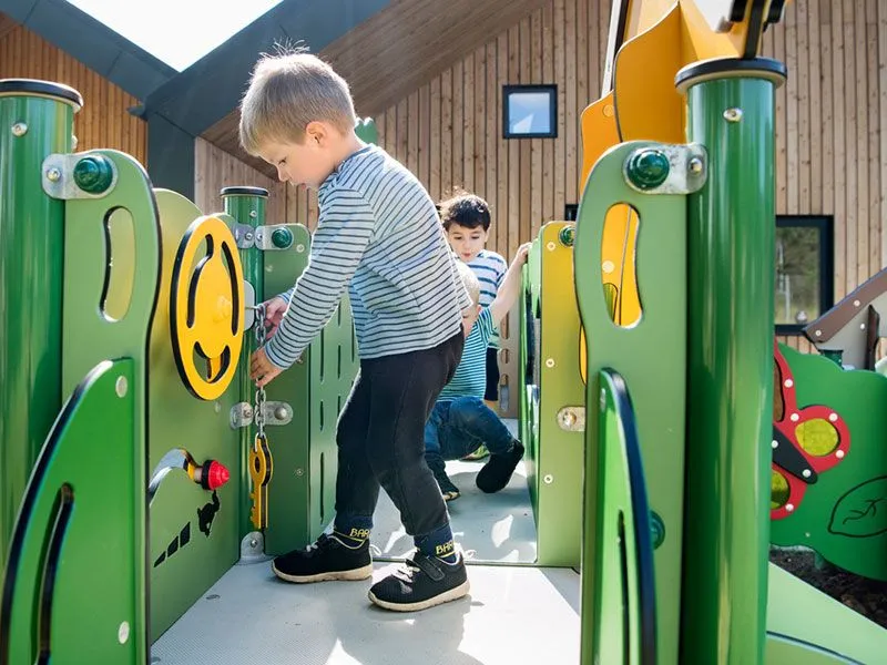 Miniplay Filippa with children playing inside the driver's cab Miniplay Filippa with children playing inside the driver's cab